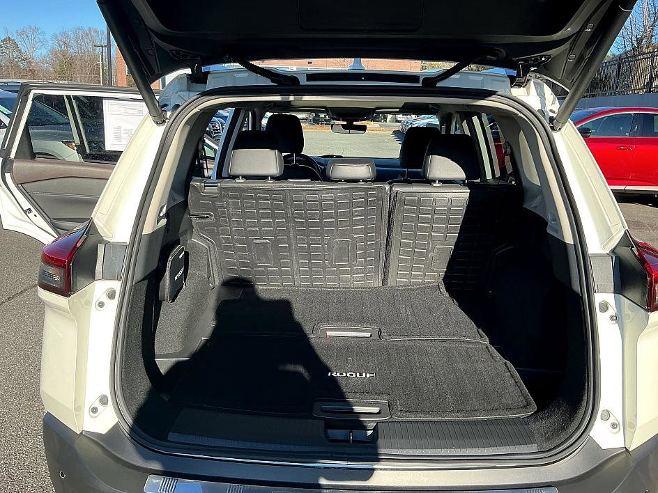 Used 2023 Nissan Rogue SL image 25