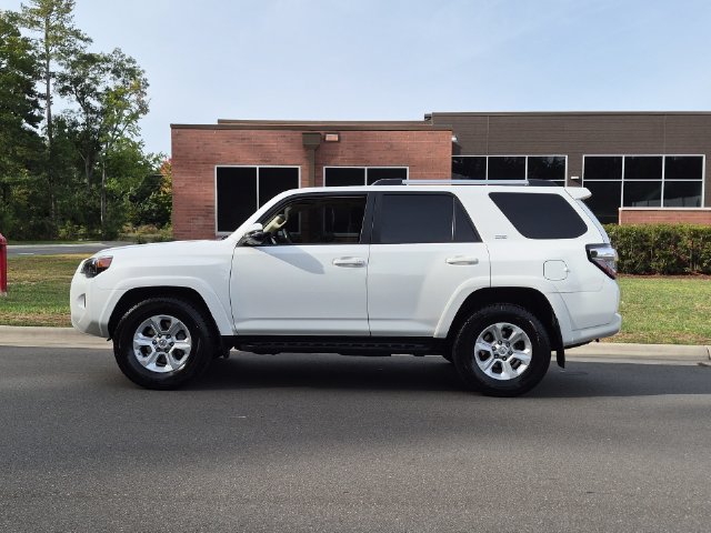 Used 2022 Toyota 4Runner SR5 Premium w/ Moonroof Package RWD image 10