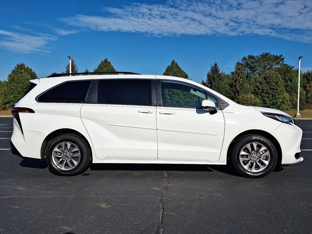 Used 2022 Toyota Sienna LE image 7