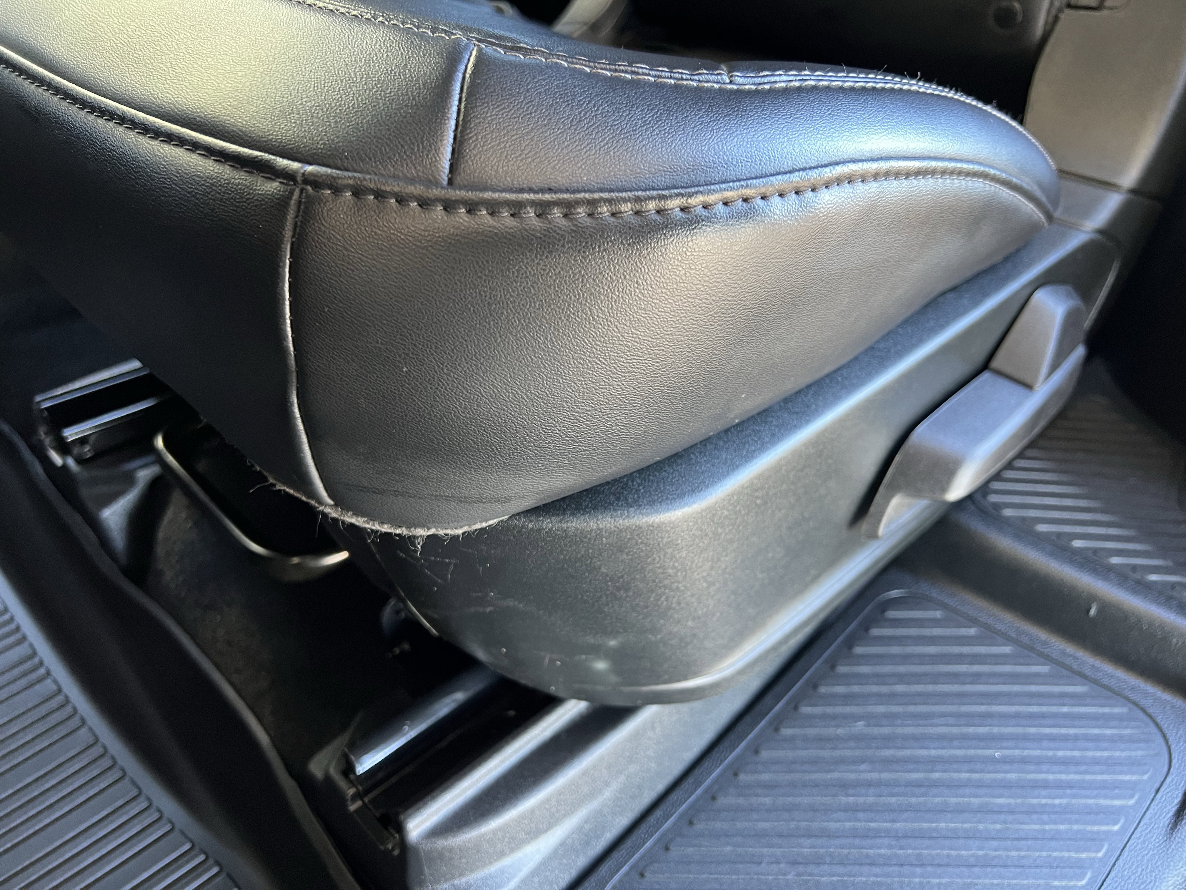 Used 2023 Ford Explorer XLT w/ Equipment Group 202A image 22