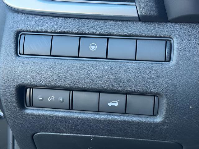 Used 2022 Nissan Rogue SV w/ SV Premium Package image 26