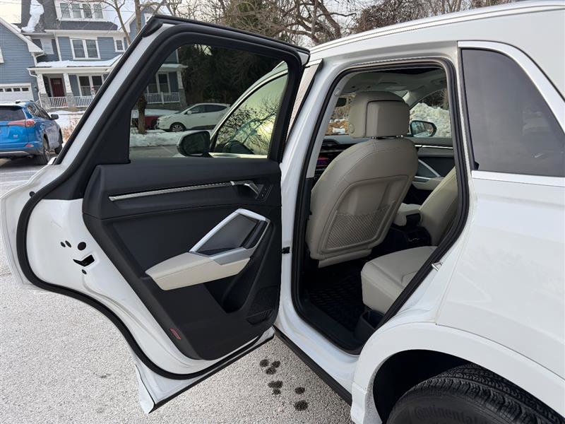 Used 2022 Audi Q3 2.0T Premium w/ Convenience Package image 24