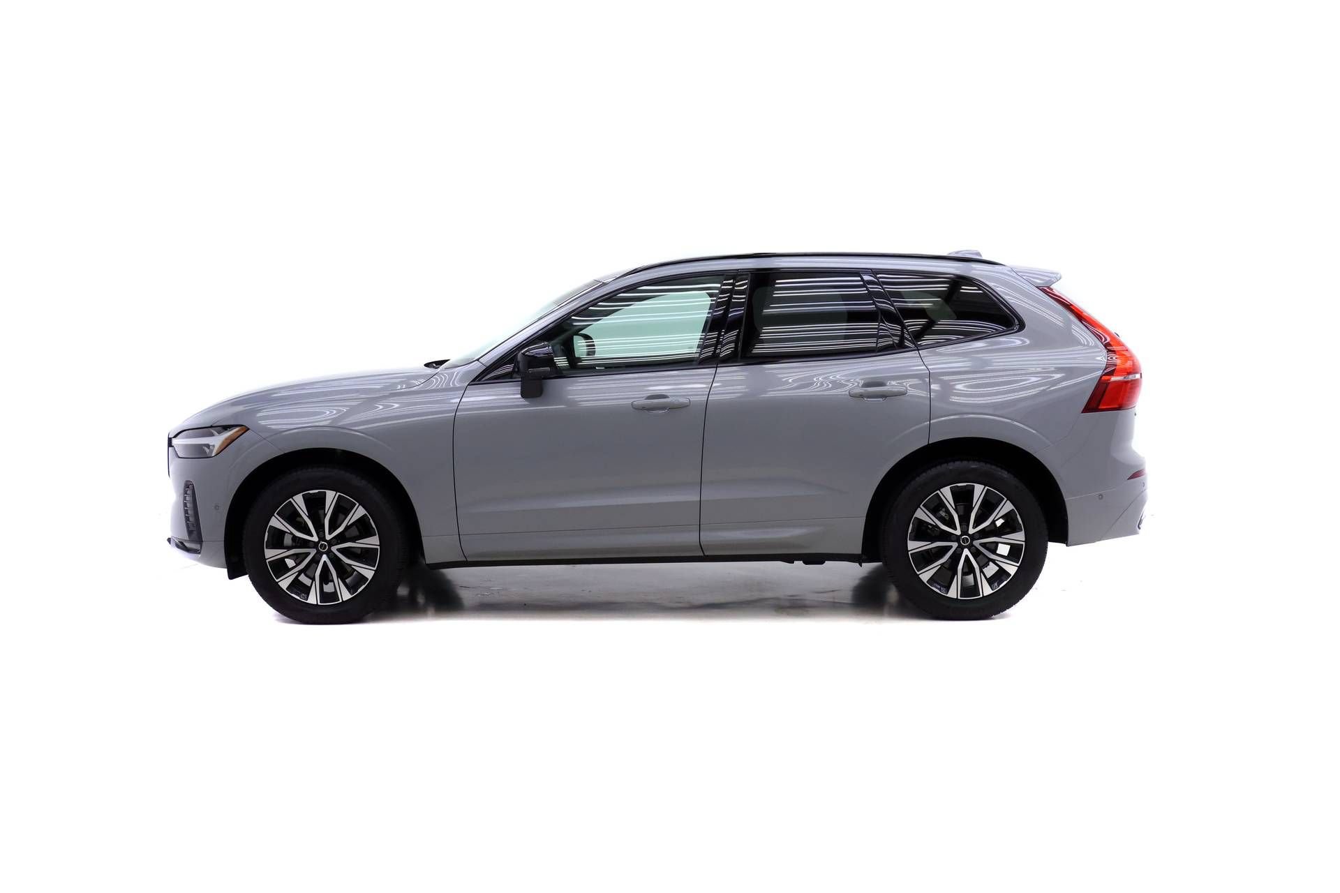 Certified 2024 Volvo XC60 B5 Plus w/ Protection Package Premier AWD/4WD image 3