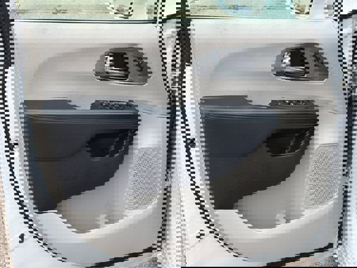 Used 2021 Chrysler Pacifica Touring-L image 14