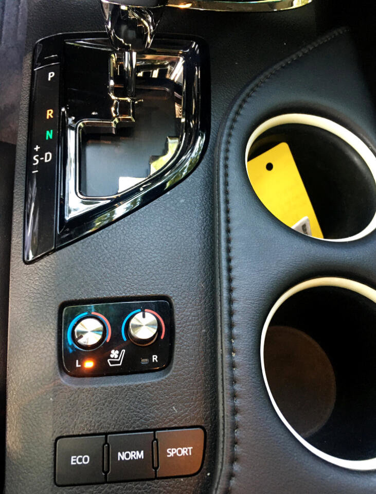 Used 2018 Toyota Avalon XLE Premium image 32