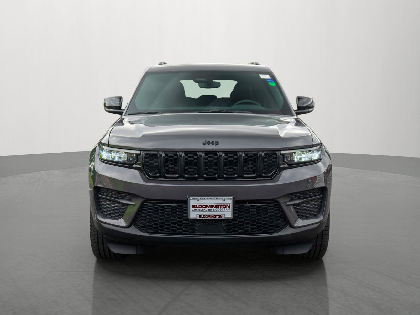 Used 2024 Jeep Grand Cherokee Altitude AWD/4WD image 2