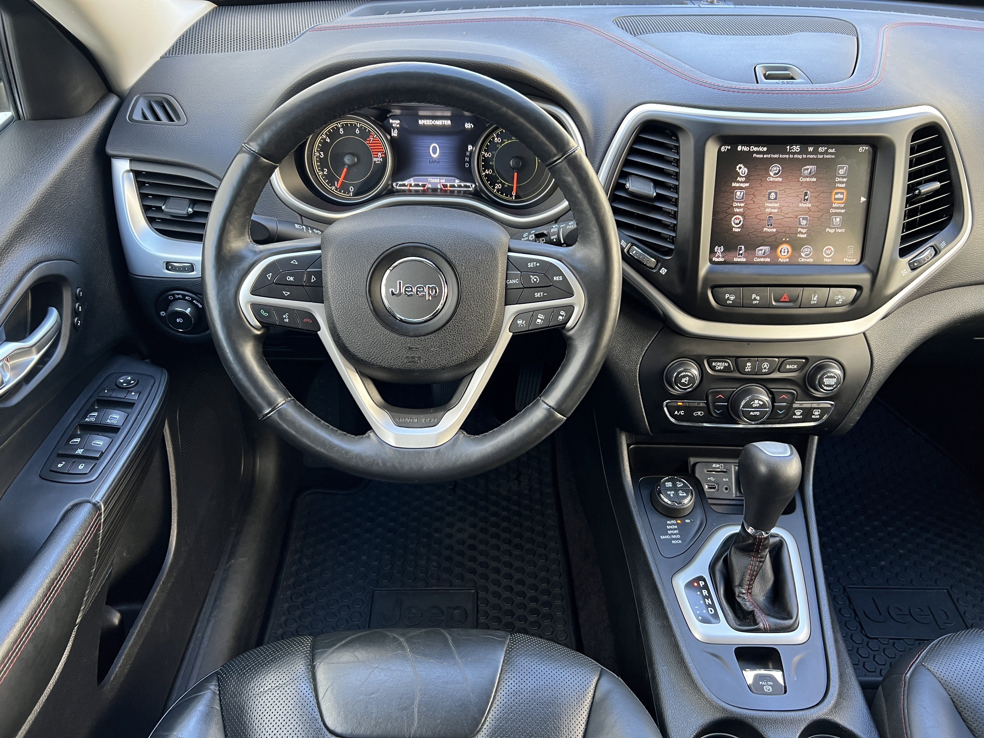 Used 2016 Jeep Cherokee Trailhawk w/ Leather Interior Group AWD/4WD image 32