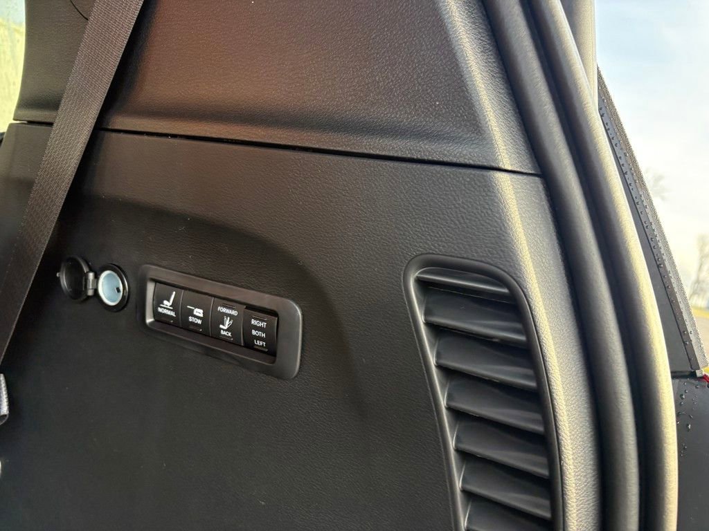 New 2026 Chrysler Pacifica Pinnacle w/ Trailer Tow Group image 28