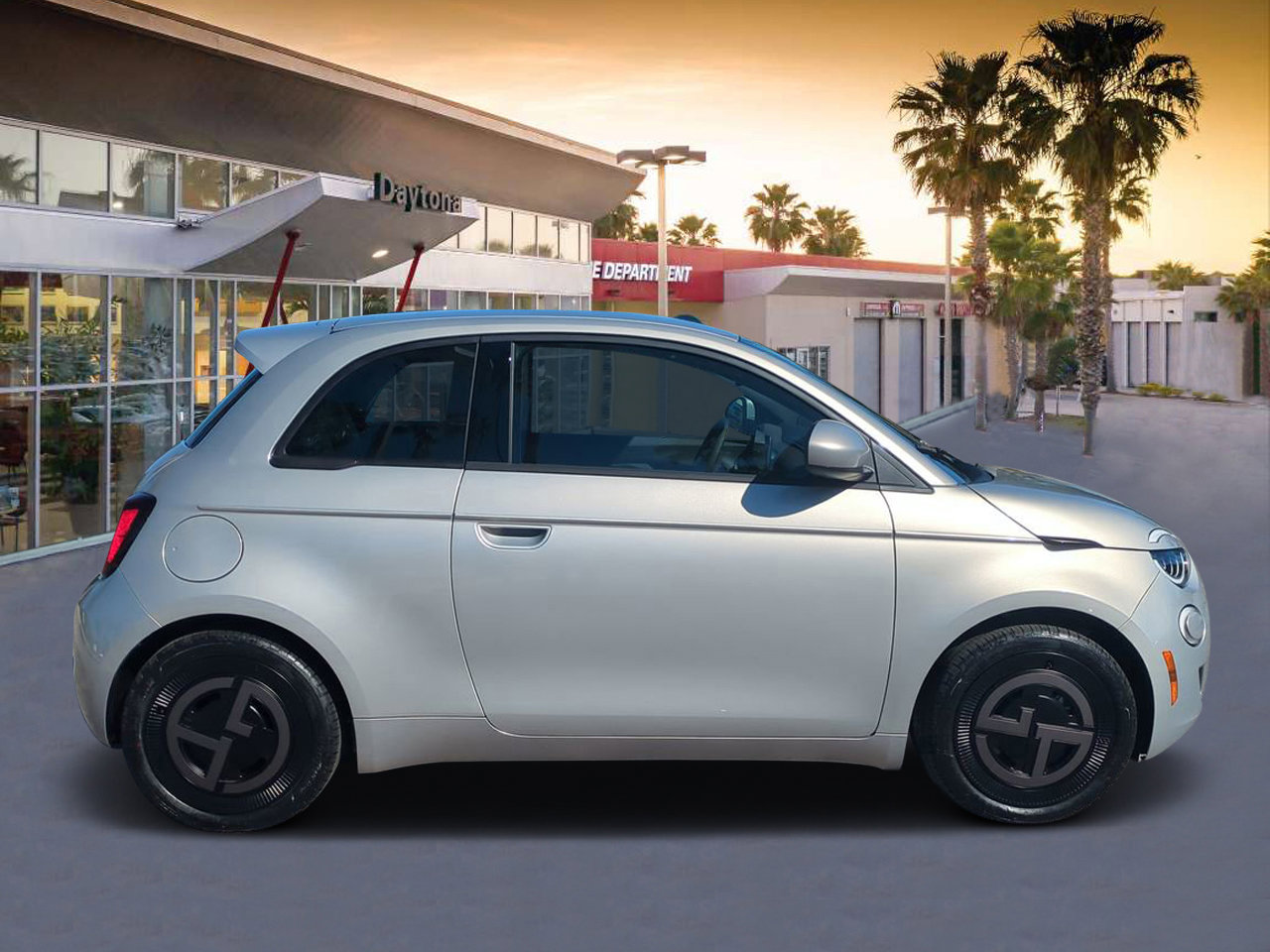 New 2025 FIAT 500 e image 2