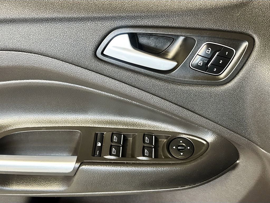 Used 2018 Ford Escape Titanium image 18