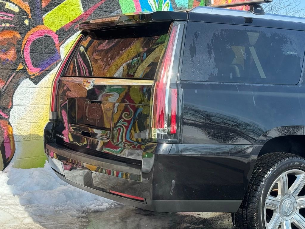 Used 2019 Cadillac Escalade ESV Premium Luxury image 2
