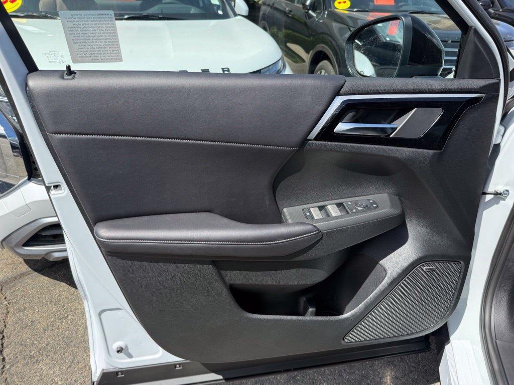 New 2026 Mitsubishi Outlander LE FWD image 33