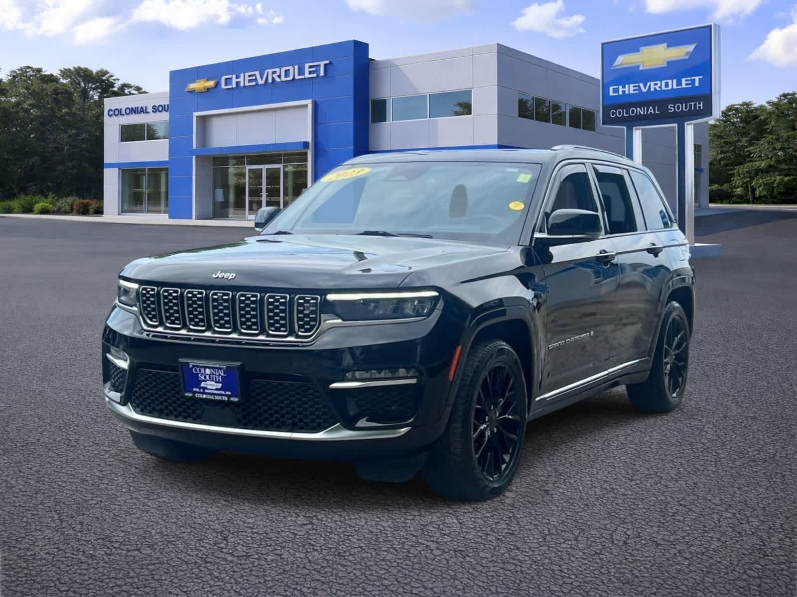 Used 2023 Jeep Grand Cherokee Summit w/ Adv Protech Group IV AWD/4WD image 2