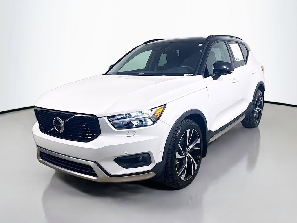 Used 2021 Volvo XC40 T5 R-Design image 3