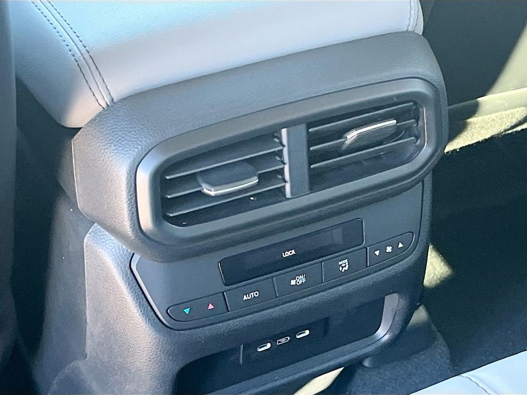 Used 2025 Honda Pilot EX-L image 25