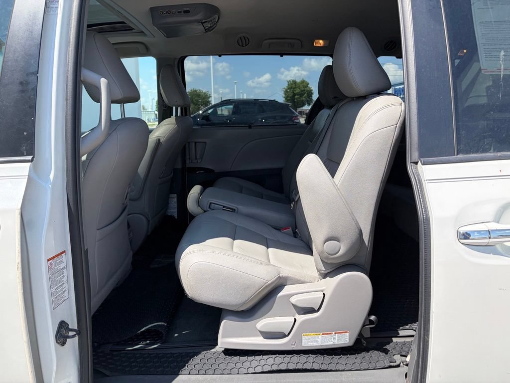 Used 2015 Toyota Sienna XLE w/ XLE Navigation Package FWD image 15