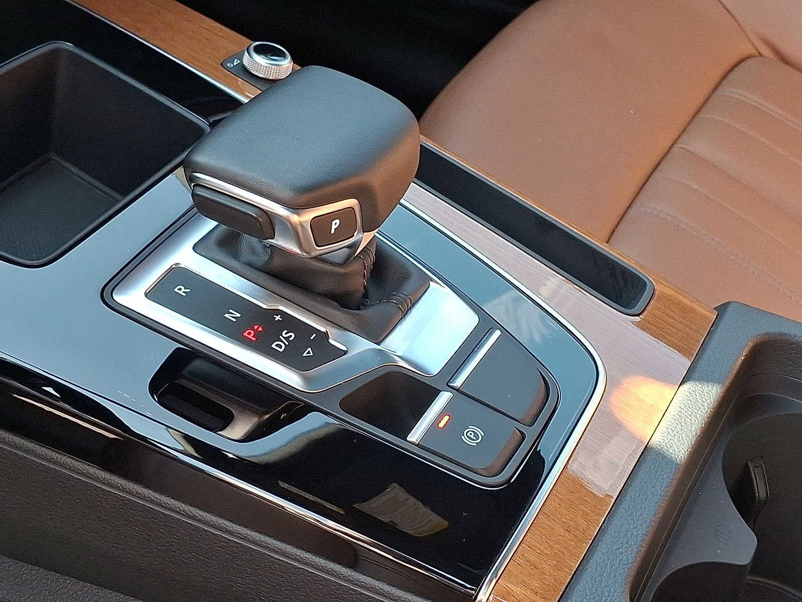 Used 2023 Audi Q5 2.0T Premium w/ Convenience Package image 12