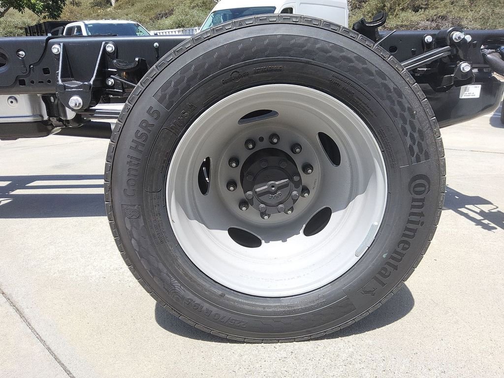 New 2026 Ford F550 2WD Regular Cab Super Duty image 14