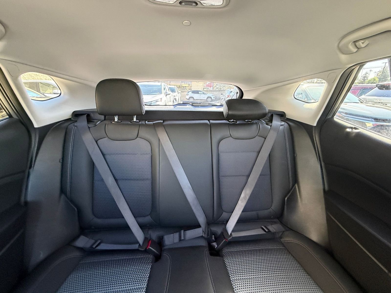 Used 2025 Chevrolet Trax LT FWD image 37