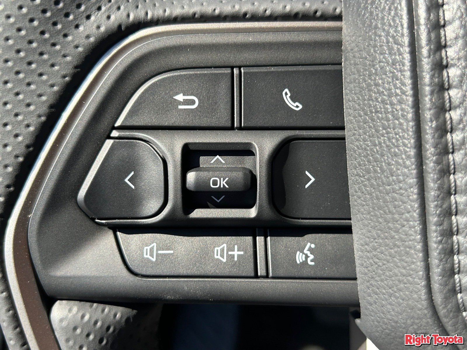 New 2026 Toyota 4Runner SR5 AWD/4WD image 30