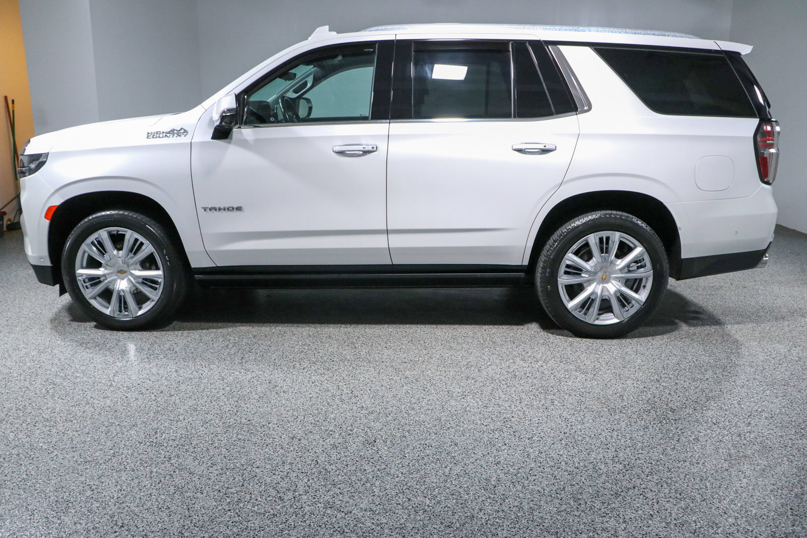 Used 2023 Chevrolet Tahoe High Country w/ Advanced Technology Package AWD/4WD image 10