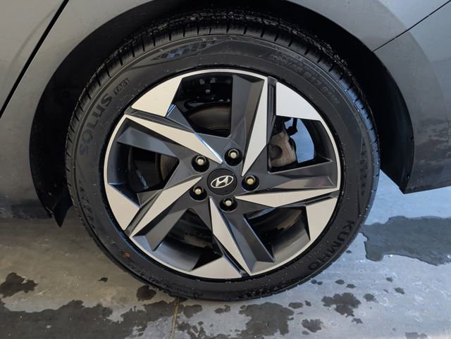 Used 2023 Hyundai Elantra Limited image 37