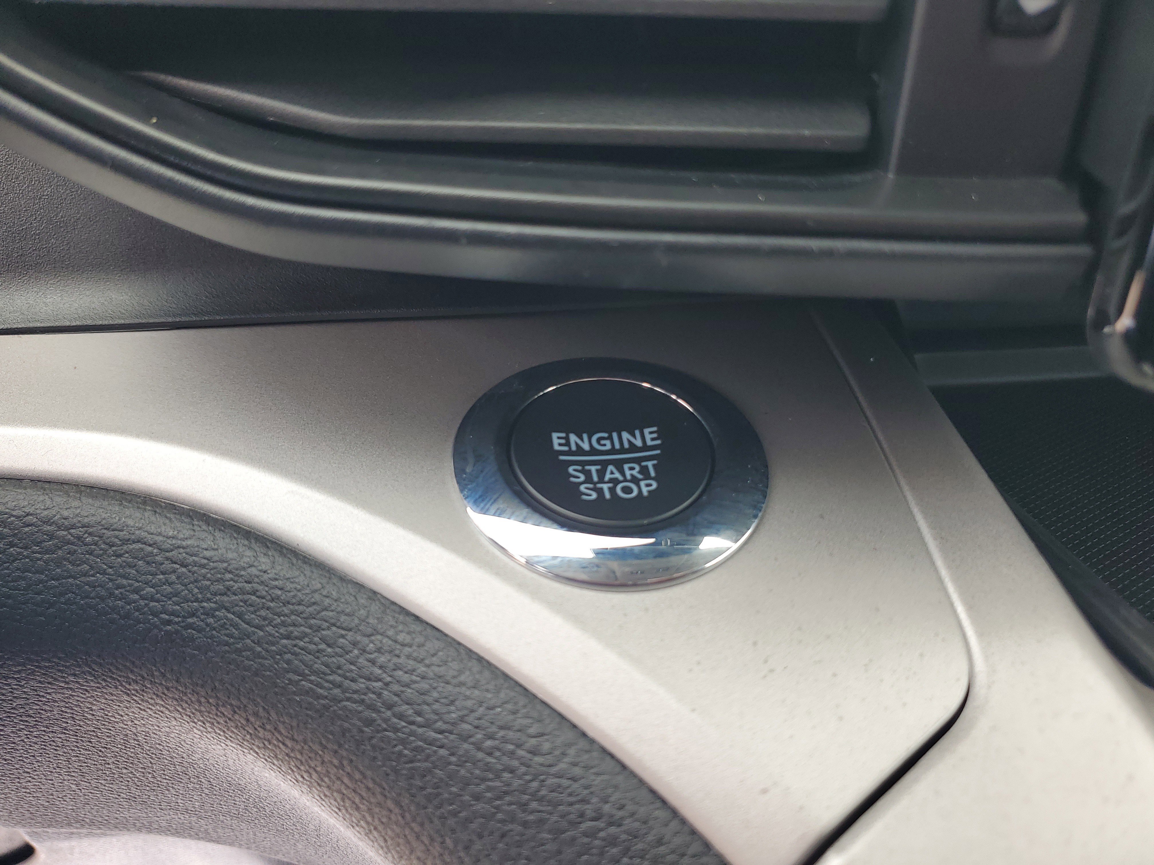 Used 2023 Ford Explorer XLT image 25