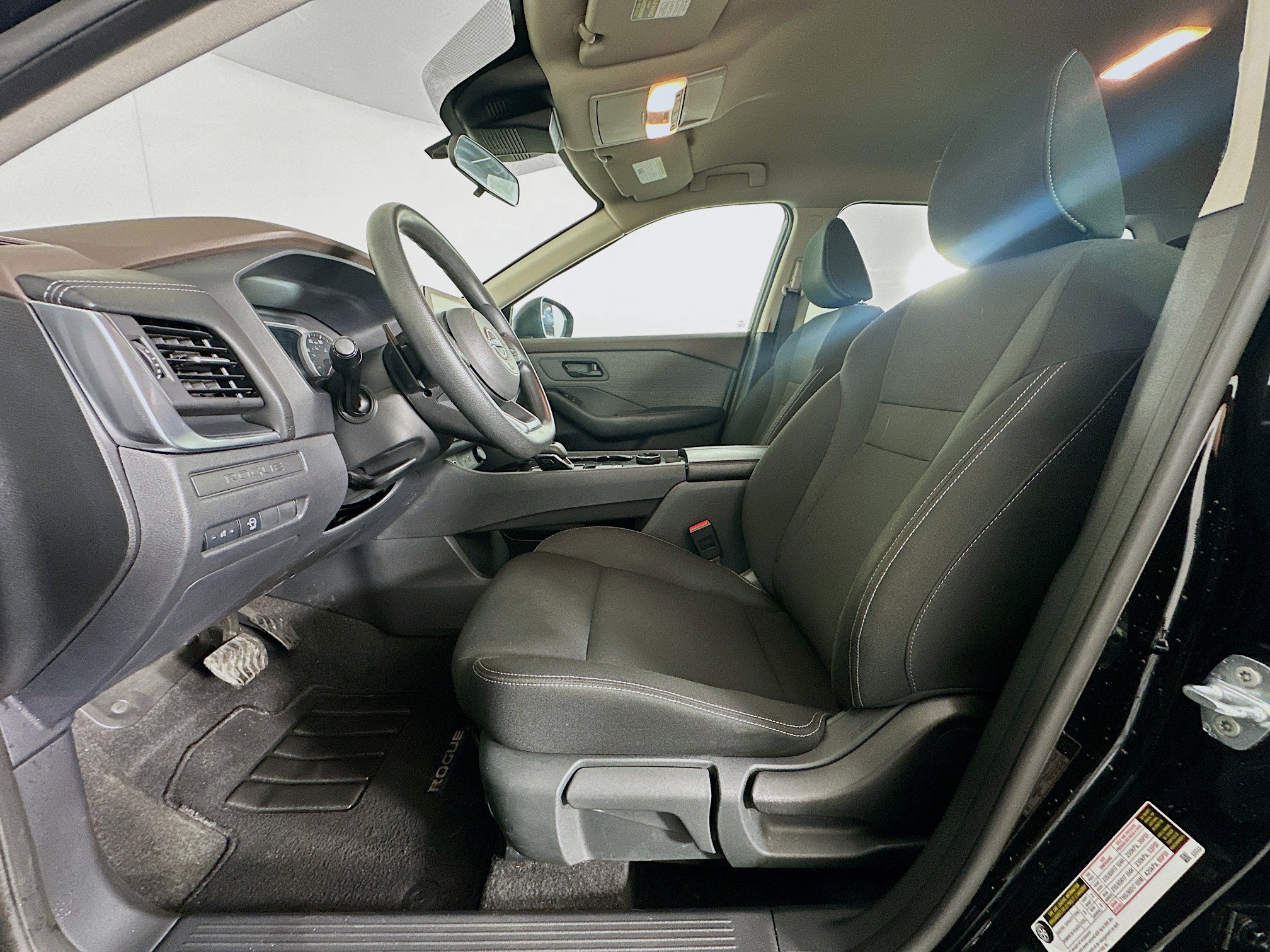 Used 2023 Nissan Rogue S AWD/4WD image 13