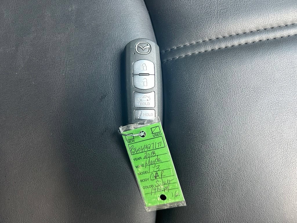 Used 2018 MAZDA MAZDA3 Touring FWD image 29