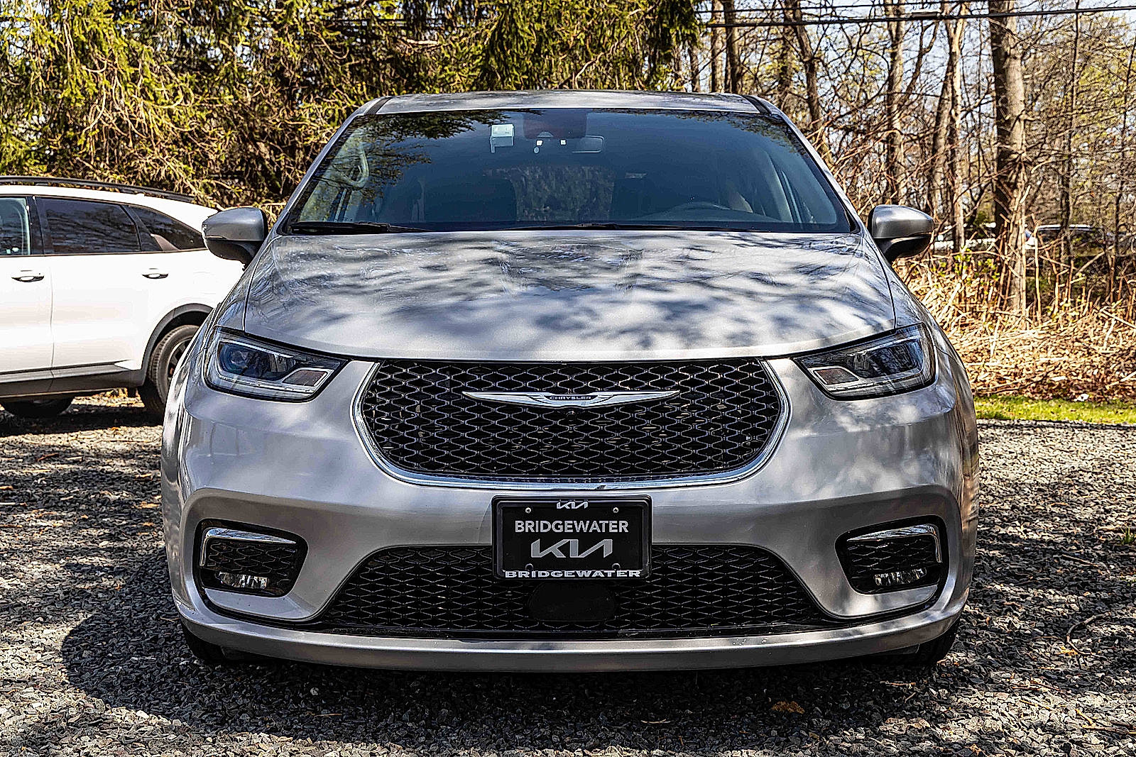 Used 2023 Chrysler Pacifica Touring-L FWD image 2