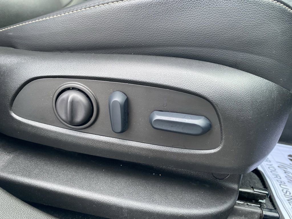 Used 2023 GMC Acadia SLT w/ Elevation Edition image 10