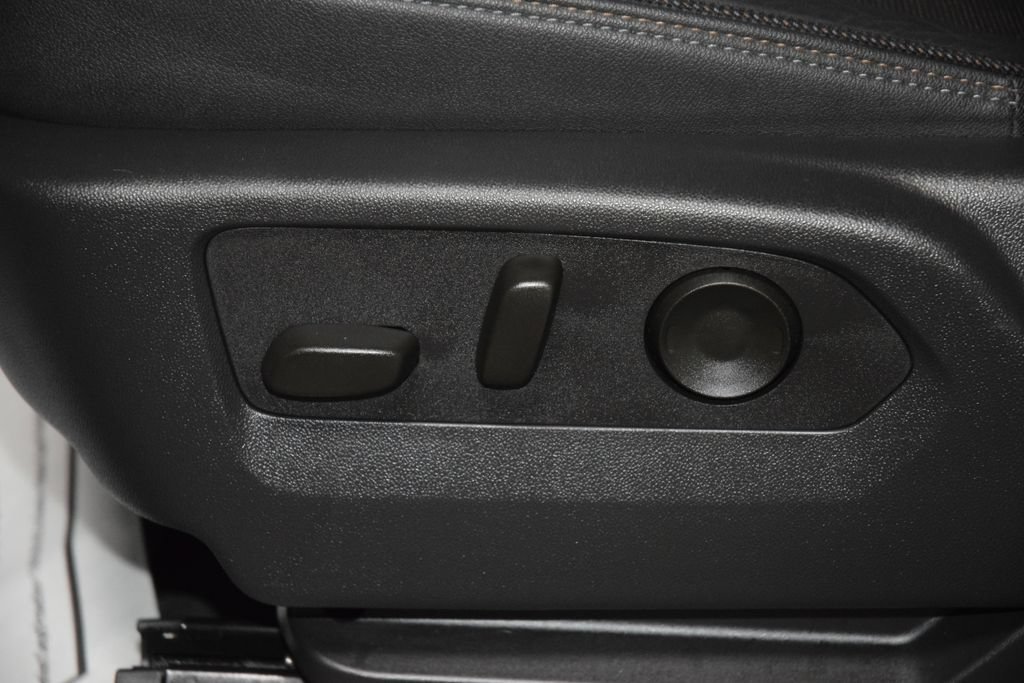 Used 2025 Chevrolet Silverado 1500 High Country AWD/4WD image 43