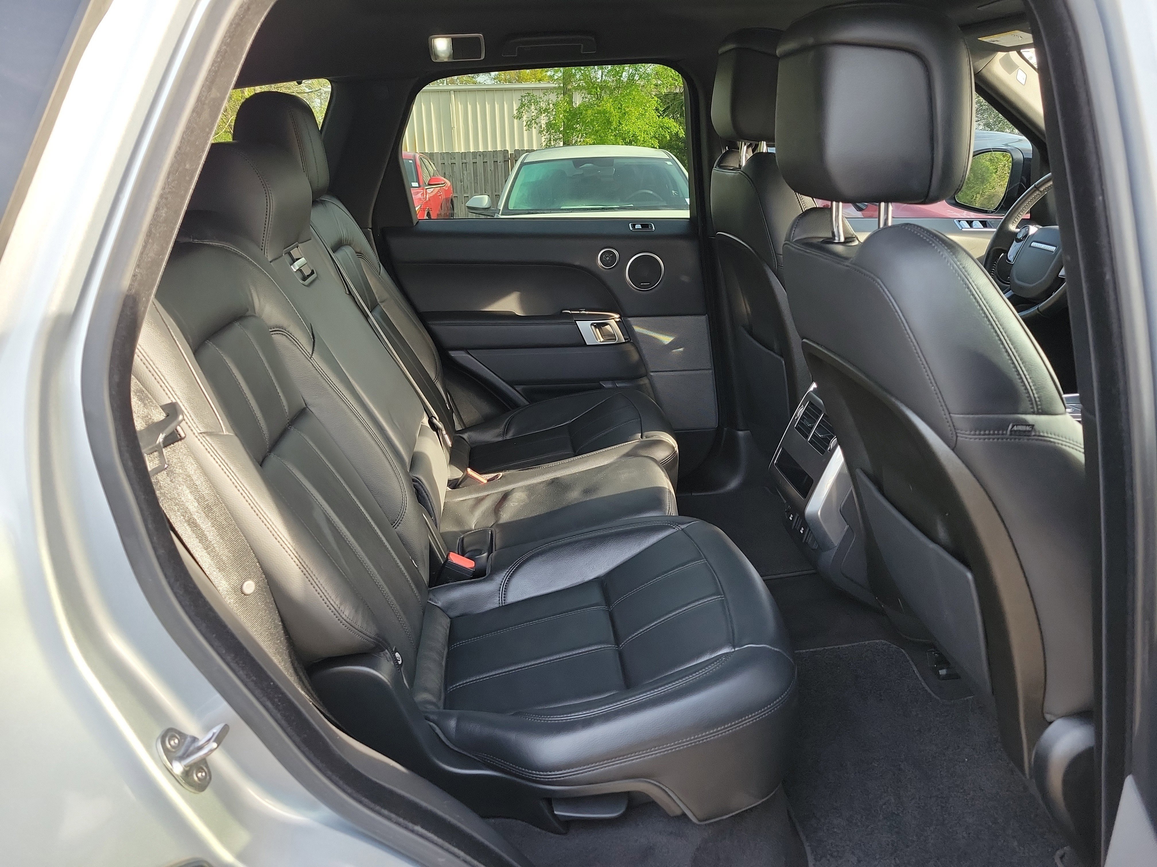 Used 2020 Land Rover Range Rover Sport SE image 13