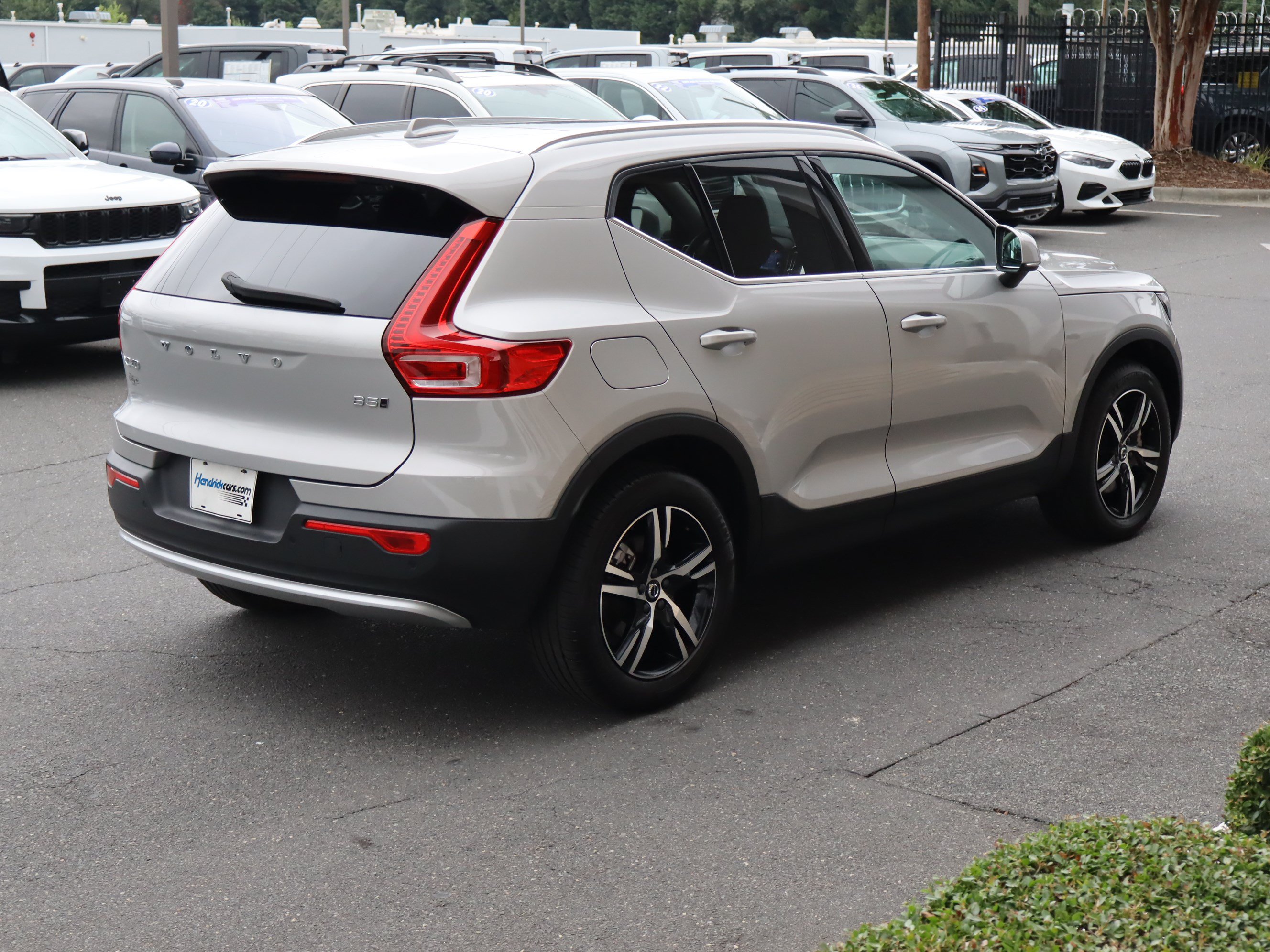 Used 2025 Volvo XC40 B5 Core AWD/4WD image 10