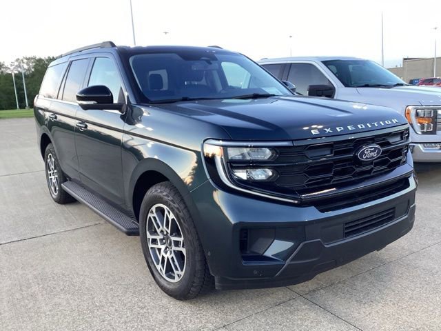 Used 2025 Ford Expedition Active AWD/4WD image 9