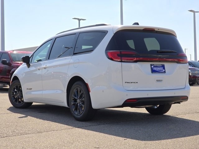 New 2025 Chrysler Pacifica Select w/ Fav Edition Package image 21
