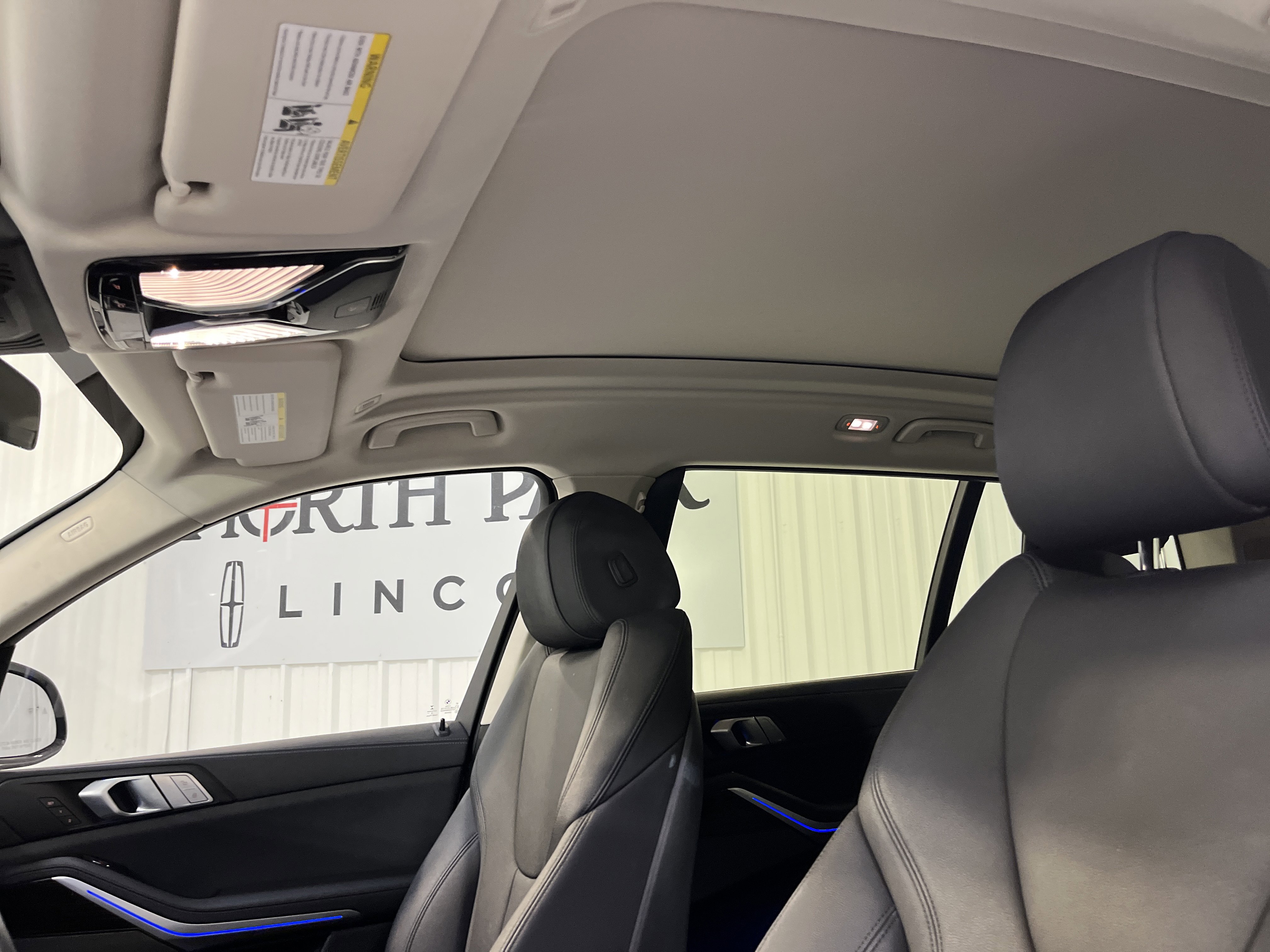 Used 2021 BMW X7 xDrive40i w/ Premium Package image 11