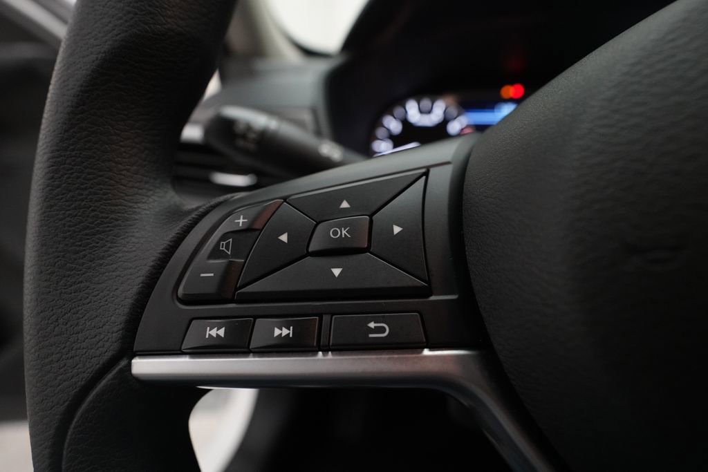 Used 2025 Nissan Altima 2.5 SV FWD image 17
