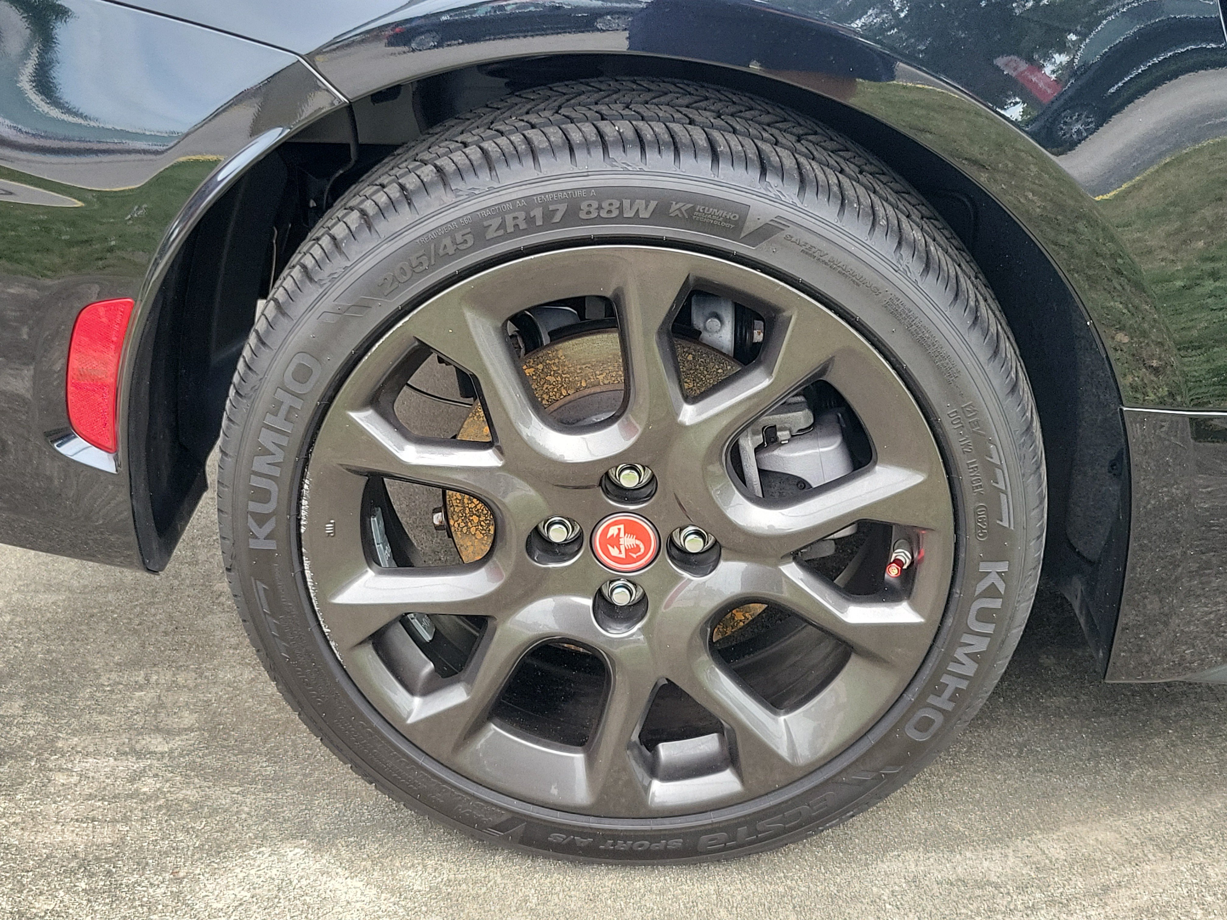 Used 2018 FIAT 124 Spider Abarth w/ Navigation & Sound Group RWD image 7