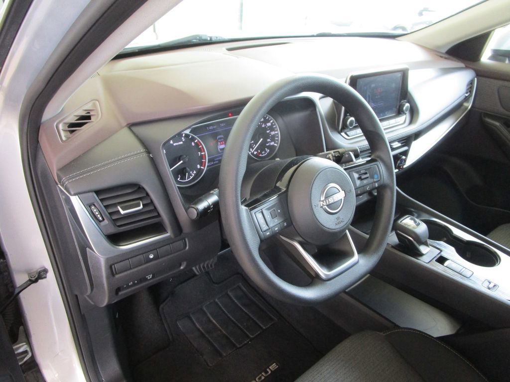 Used 2023 Nissan Rogue SV image 18