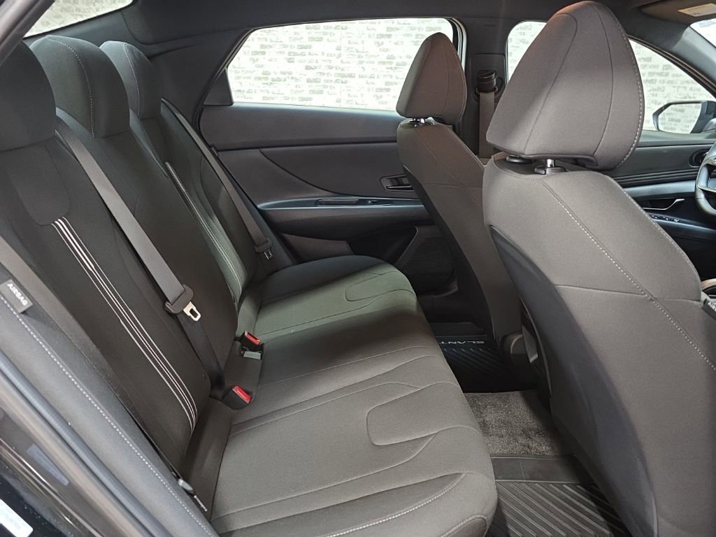 Certified 2025 Hyundai Elantra Sport image 14