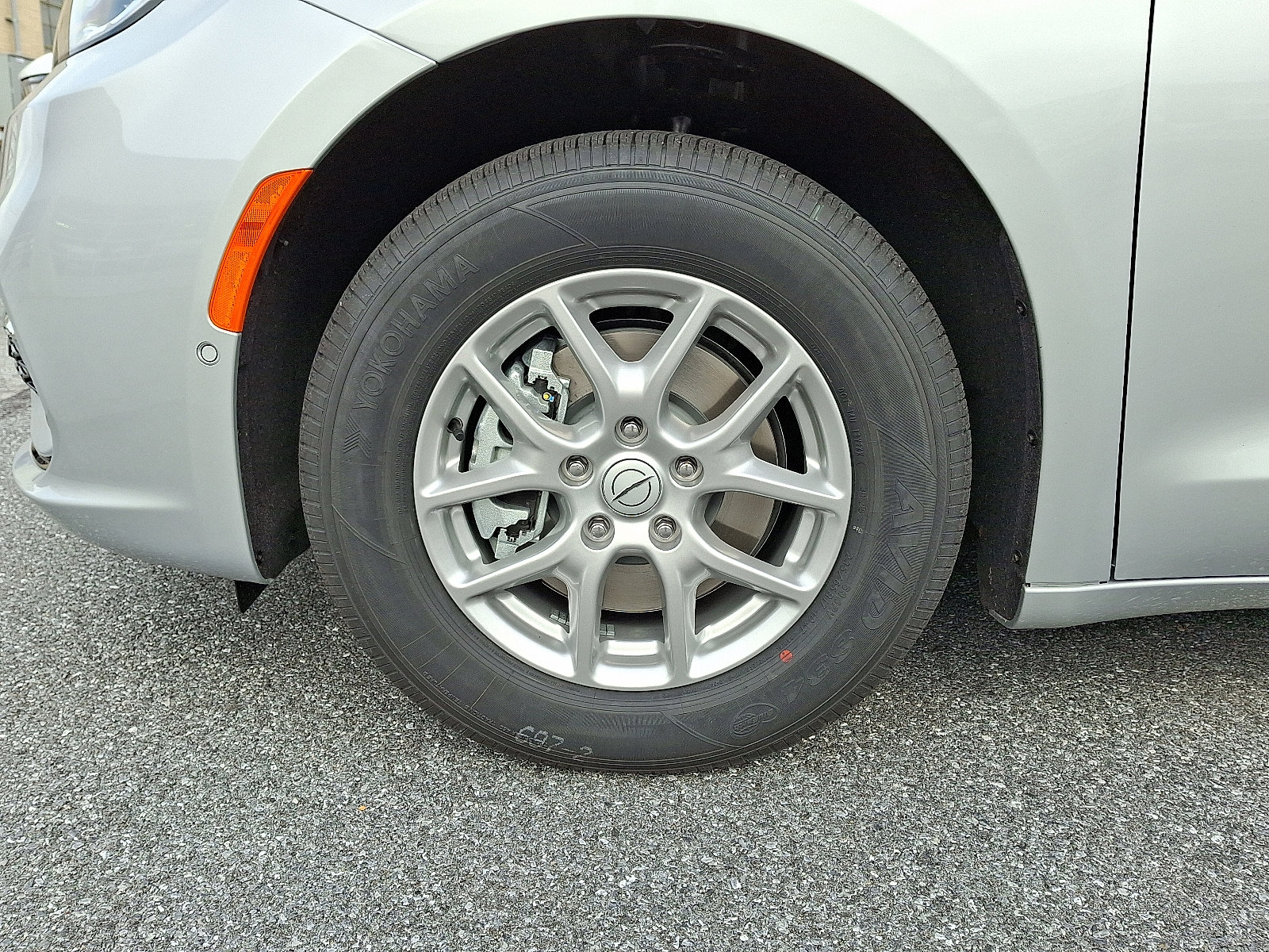 New 2026 Chrysler Pacifica Select image 4