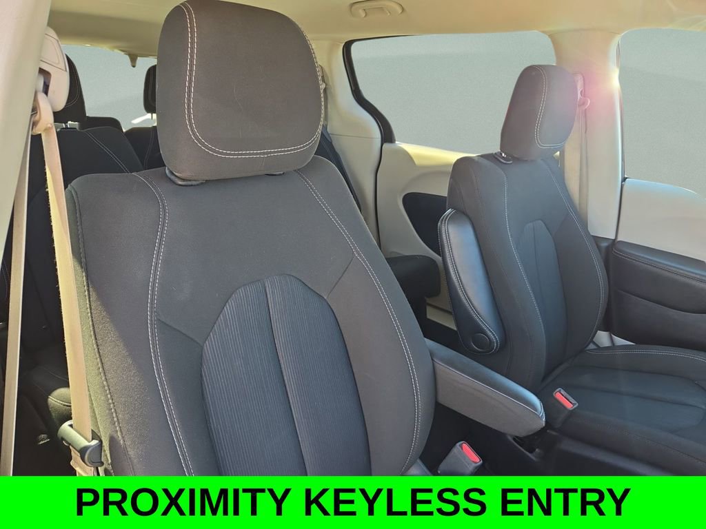 Used 2023 Chrysler Voyager LX image 16