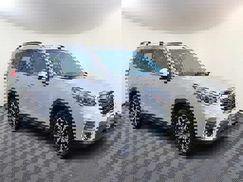 Used 2021 Subaru Forester Limited image 3