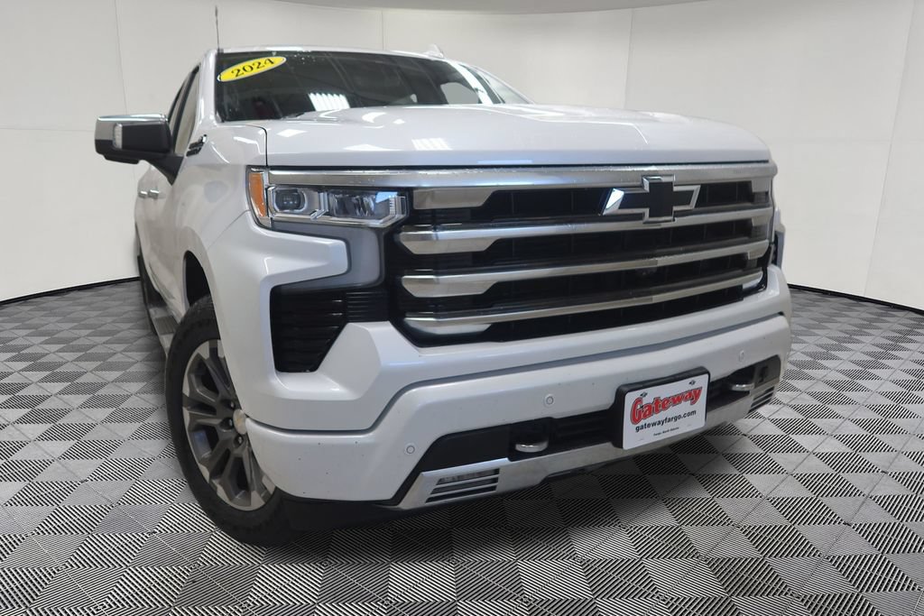 Used 2024 Chevrolet Silverado 1500 High Country w/ Technology Package AWD/4WD image 2