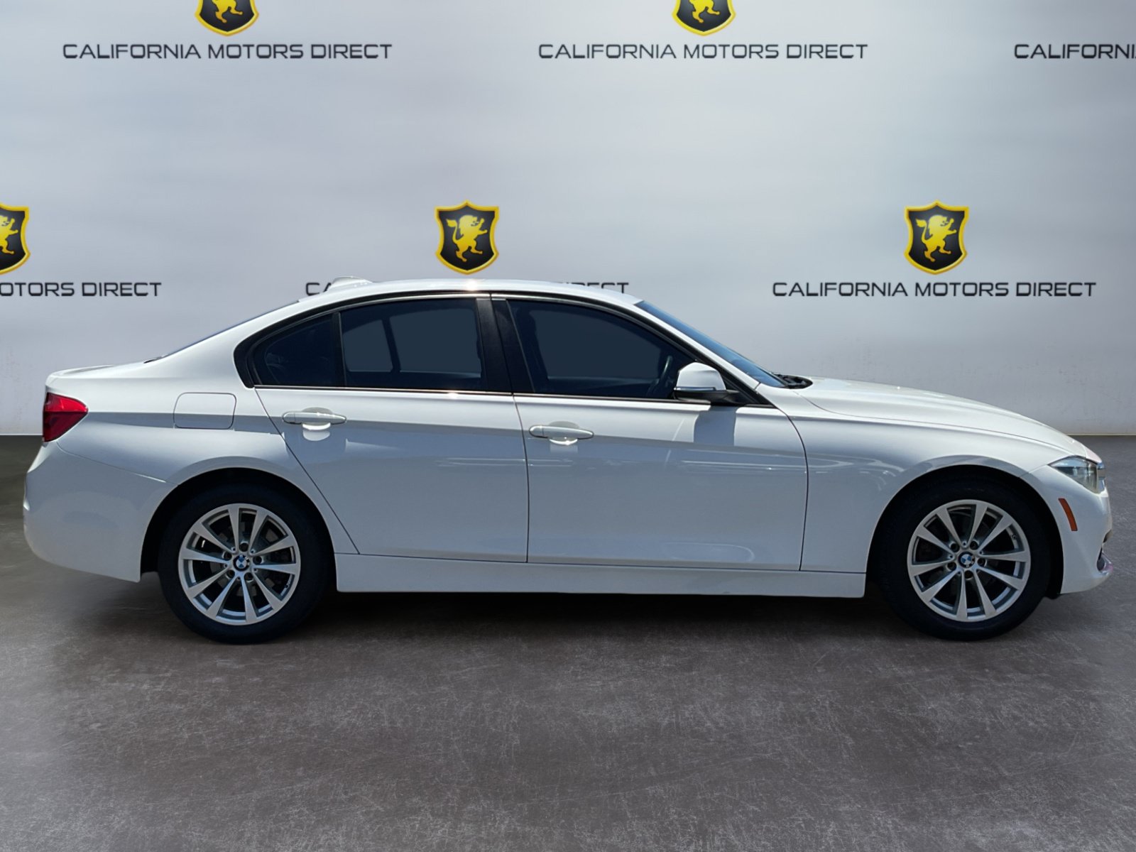 Used 2018 BMW 320i xDrive Sedan AWD/4WD image 4