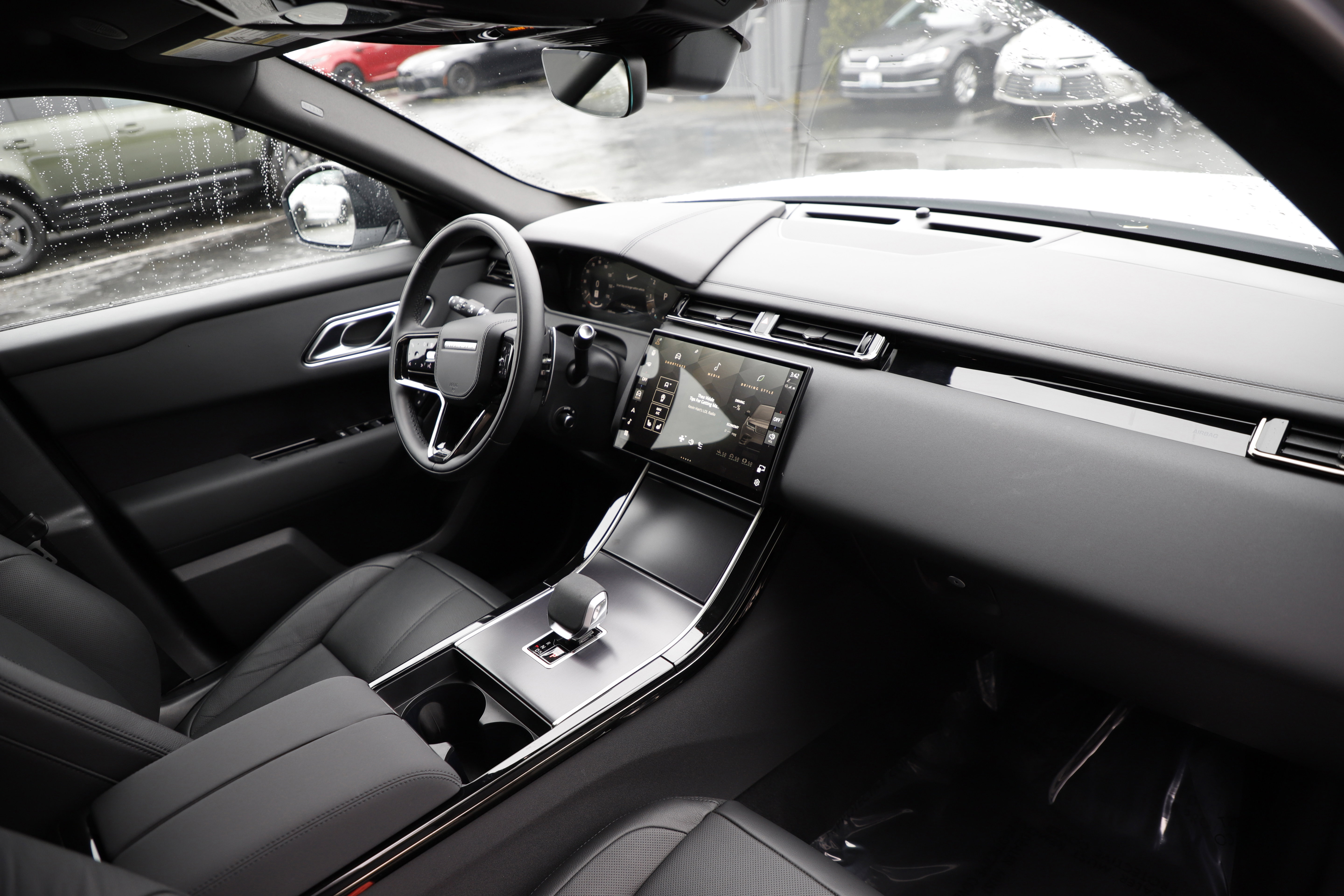 Certified 2026 Land Rover Range Rover Velar Dynamic SE AWD/4WD image 13