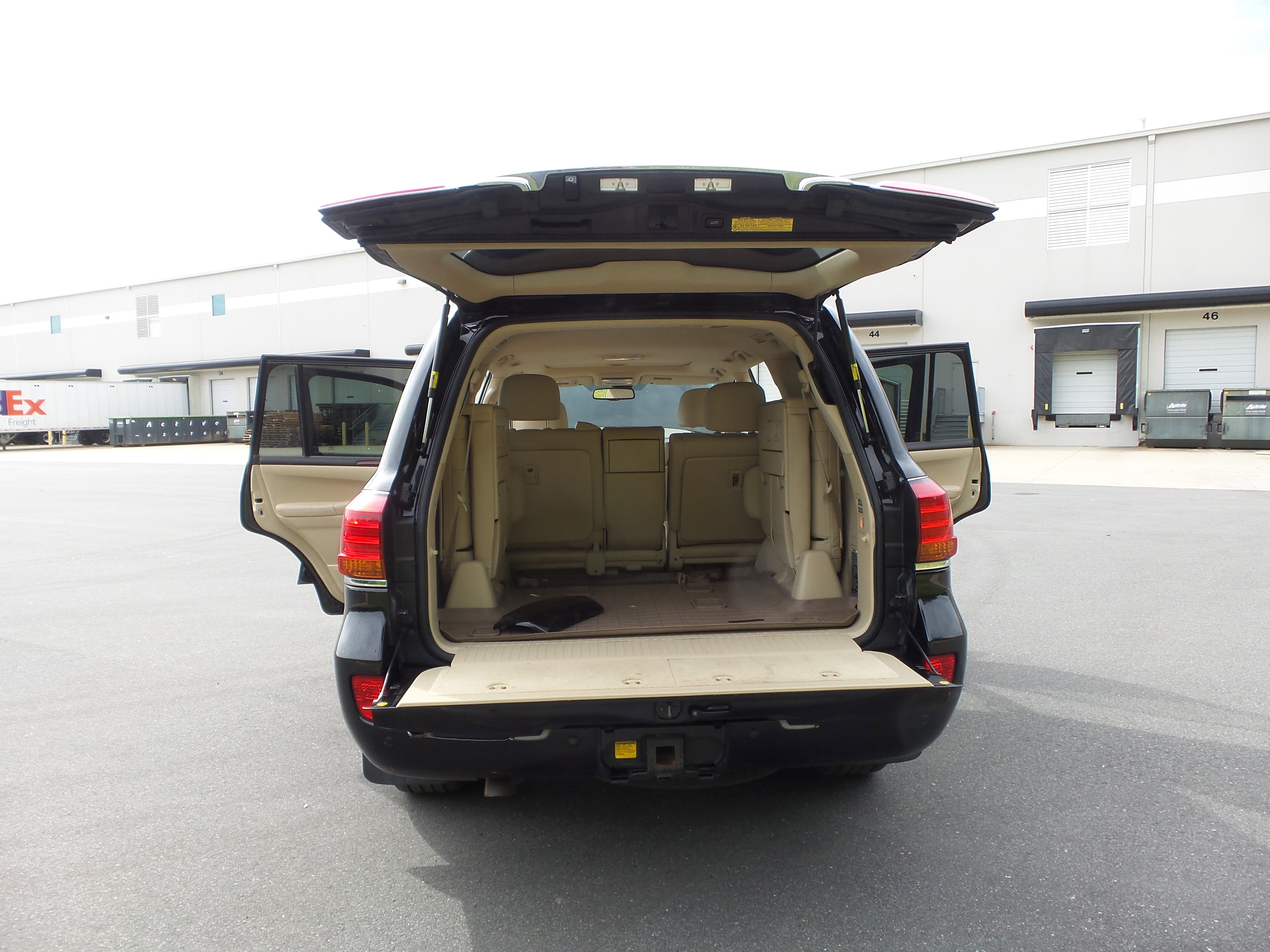 Used 2011 Lexus LX 570 4WD image 77