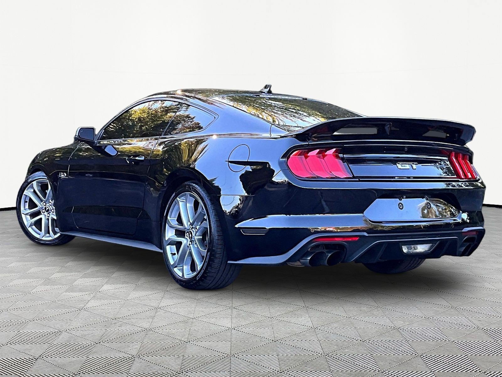 Used 2022 Ford Mustang GT Premium w/ Equipment Group 401A RWD image 4