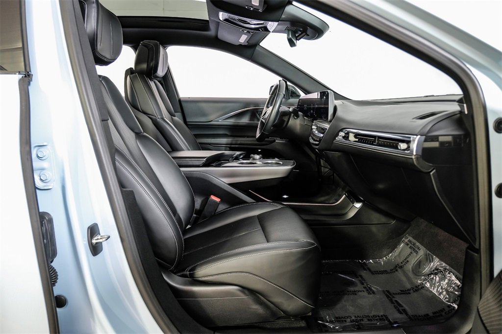 Used 2024 Cadillac Lyriq Luxury image 33